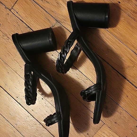Chain Heels - Picture 2 of 3